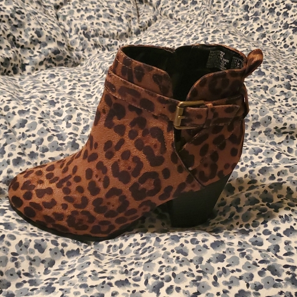 Ankle Boots - Picture 1 of 3